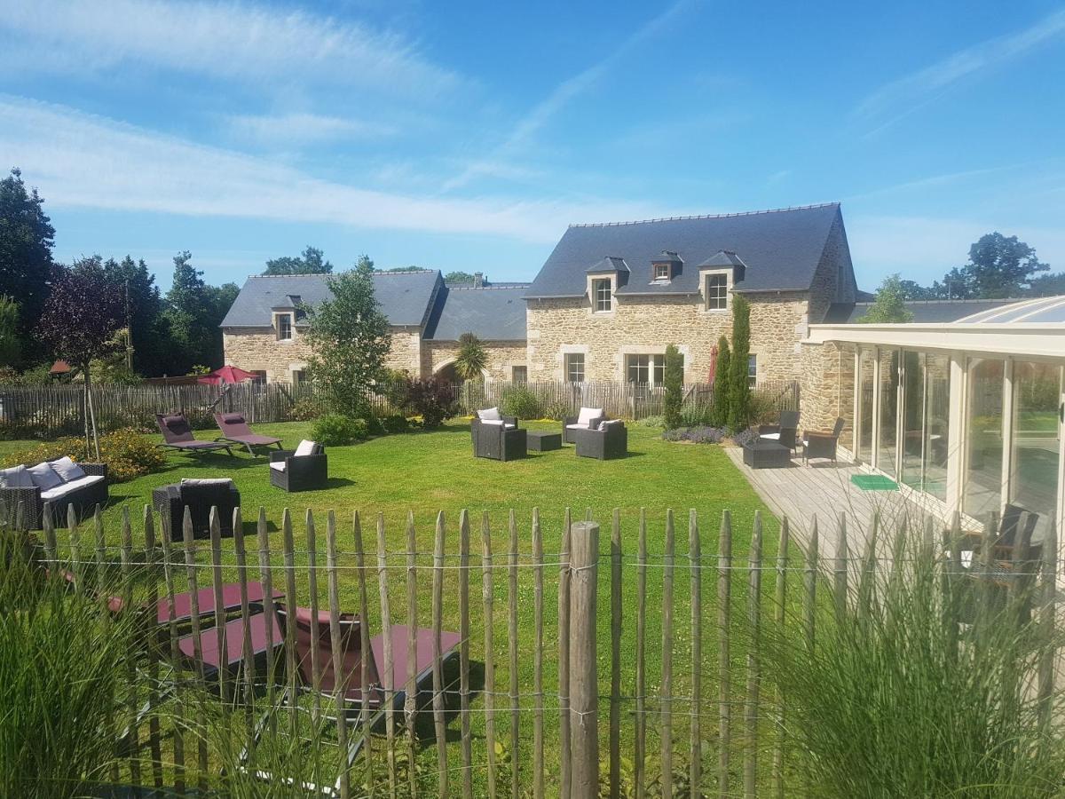 Les Gites Du Haut Pin Calorguen Exteriör bild