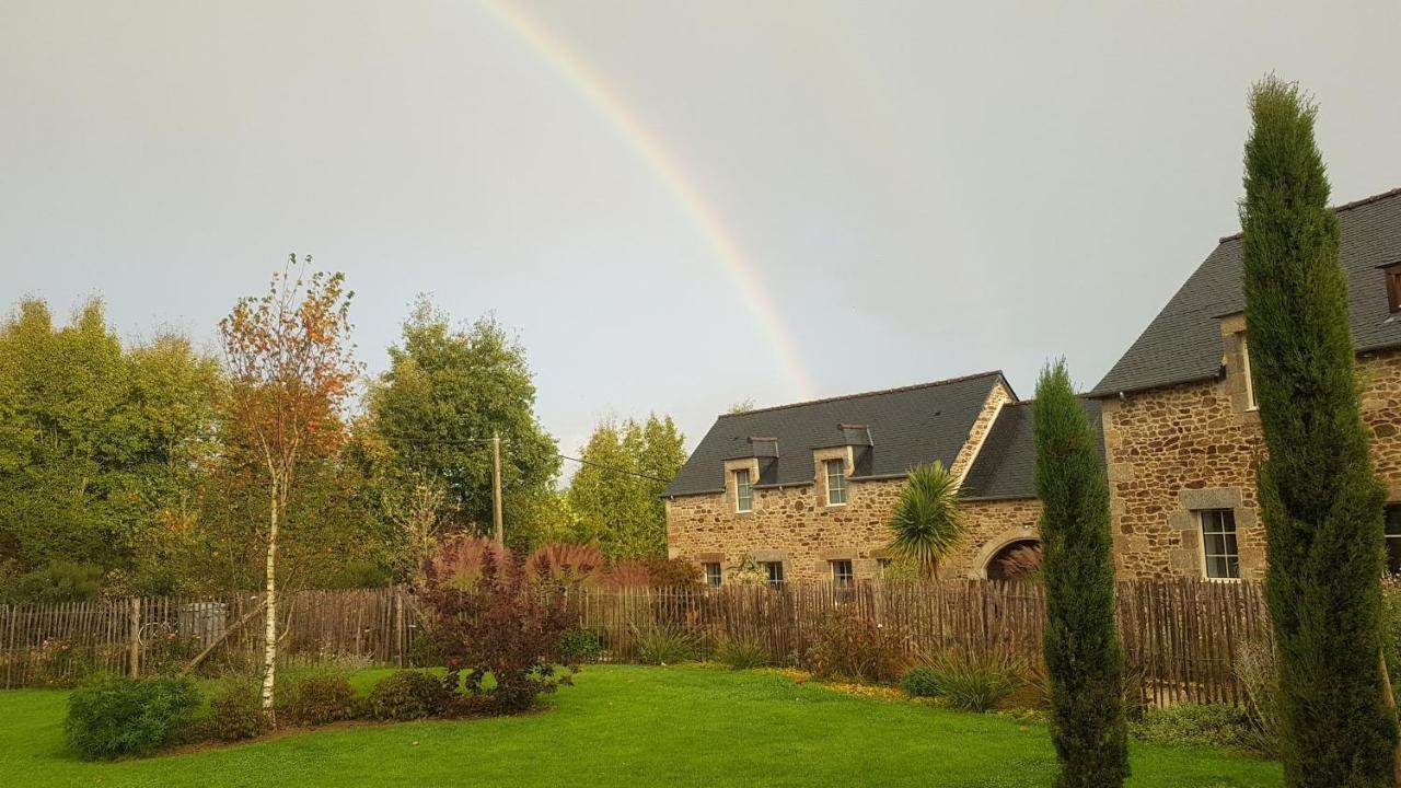 Les Gites Du Haut Pin Calorguen Exteriör bild