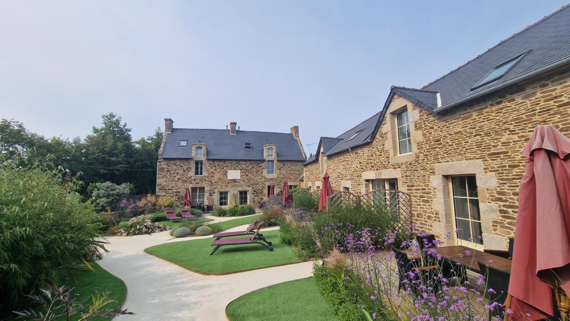 Les Gites Du Haut Pin Calorguen Exteriör bild