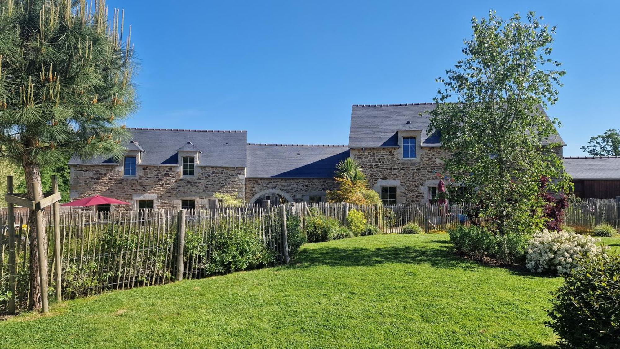 Les Gites Du Haut Pin Calorguen Exteriör bild