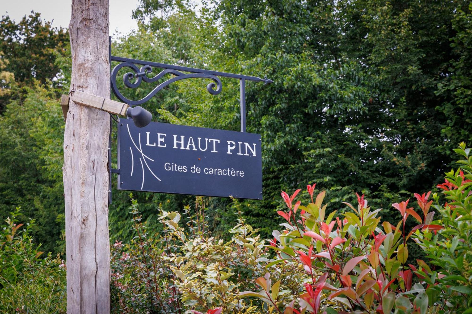 Les Gites Du Haut Pin Calorguen Exteriör bild